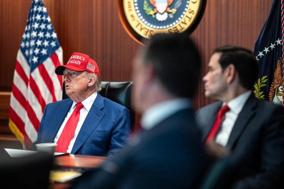 Tramp Eronga zarba berish variantlarini koʻrib chiqmoqda